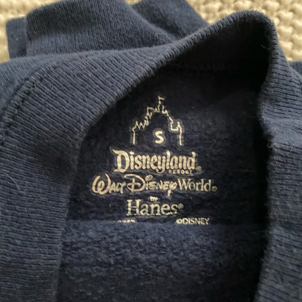 2016 DISNEY CREWNECK - Picture 4 of 4
